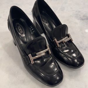 Tod’s black color 2 1/4” heel
